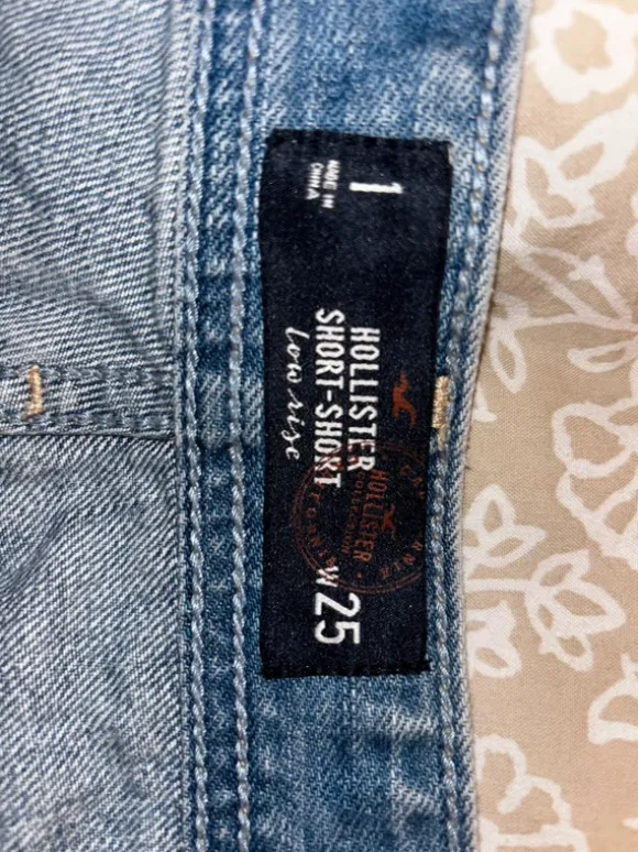 Hollister lowrise shorts med lace detalje på lommerne