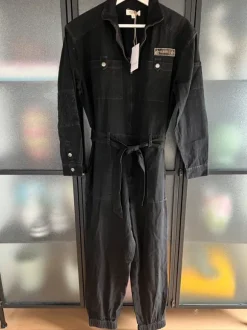 Humble jumpsuit med bindebælte