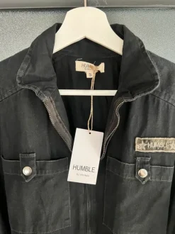 Humble jumpsuit med bindebælte