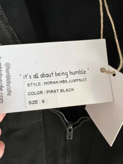 Humble jumpsuit med bindebælte