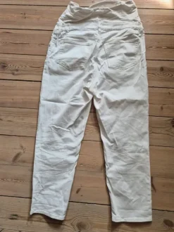 Hvide graviditetsjeans