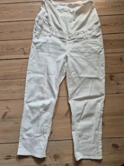 Hvide graviditetsjeans