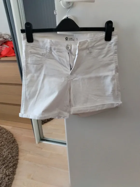 Jane shortsit koko S