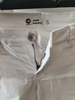 Jane shortsit koko S