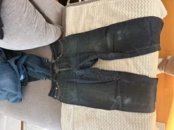 Jeans ( väldigt använda )