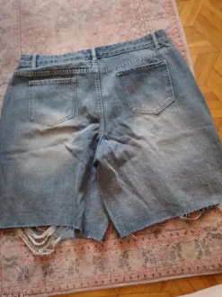 Jeansowe szorty z krysztalkami- unikatowy model r. XL