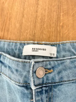 Jeansy falre Reserved