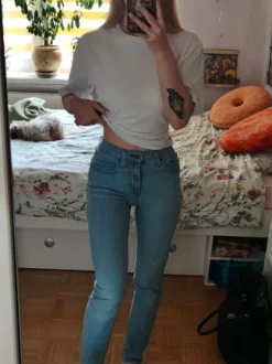 Jeansy Levi's
