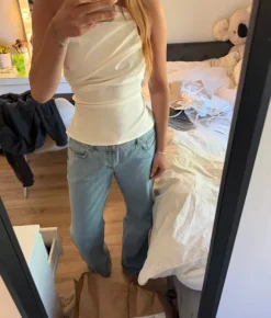 Jättefin vit topp med öppen rygg