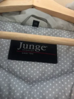 Junge tynd dunjakke