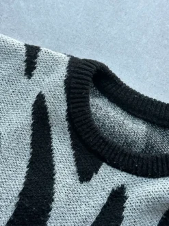 Kagra knit sweater. White on black.