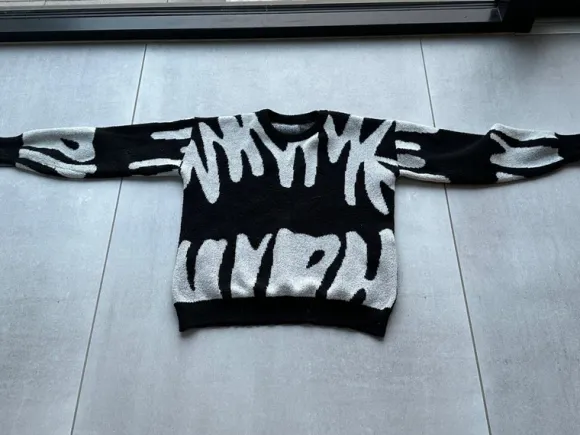 Kagra knit sweater. White on black.