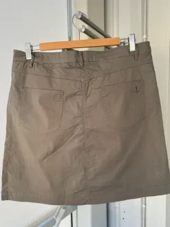 Kakigrön Skort från Seaside strl.40