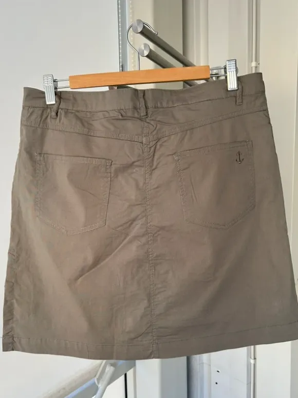 Kakigrön Skort från Seaside strl.40