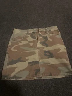 Kjol storlek 36