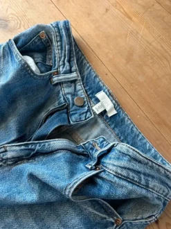 Klassiske blå og behagelige Jeans