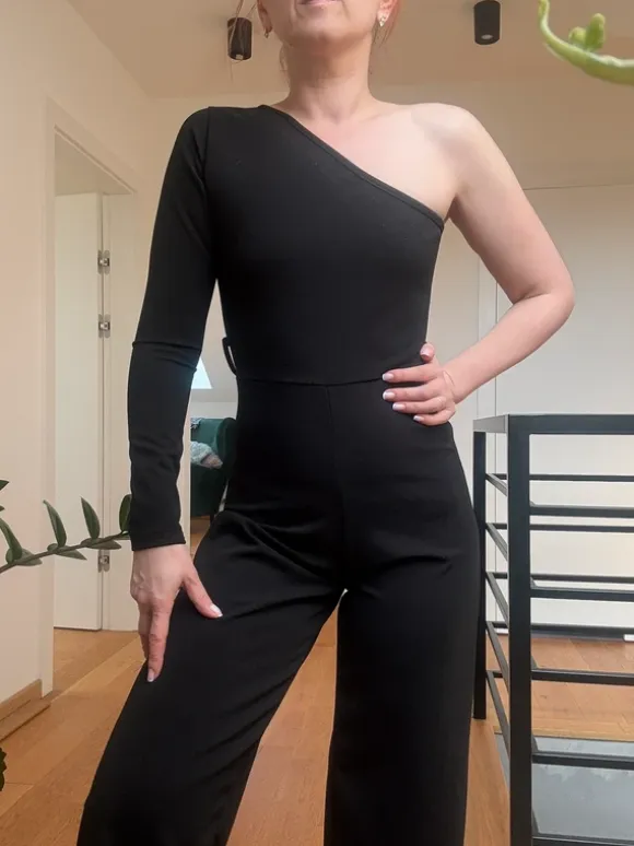 Kombinezon damski czarny one shoulder M elegancki Classic Chic old money wesele hit viral