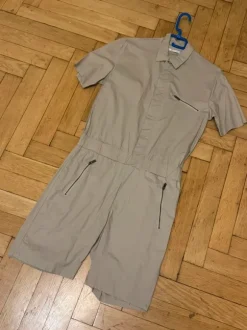 Kombinezon krótki męski beżowy z suwakami Bershka rozmiar S