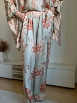 Komplet satynowy jedwab wiskoza koszula spodnie wzory classy na komunię z gumką luźny elegancki