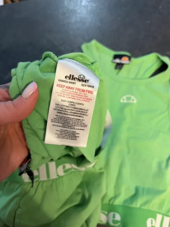 Komplet spodenki + top ellesse