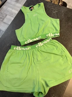 Komplet spodenki + top ellesse