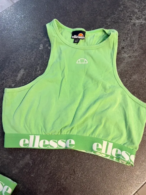 Komplet spodenki + top ellesse