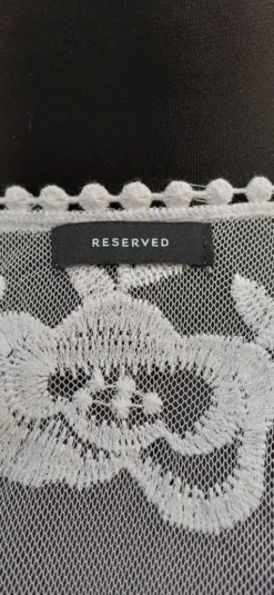 Koronkowa biała narzutka z wiązaniem długa boho peniuar z wiązaniem rozmiar uniwersalny Reserved