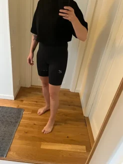 Kort, boxig t-shirt från COS