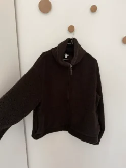Kort brun jakke