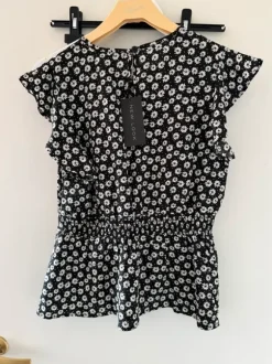 Kortärmad blus från New Look med tags aldrig använd storlek 40