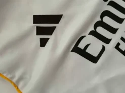 Koszulka Real Madrid biała – rozmiar M | okazja!