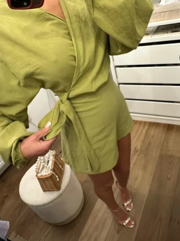 Krótki bawełniany kombinezon kopertowy z bufiastymi rękawami wiosna lato classy girl coquette 40/L