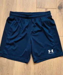 Krótkie spodenki Under Armour rozmiar M / Granatowe szorty na siłownię Under Armour rozmiar M