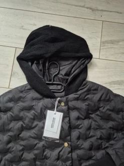 Kurtka czarna, sweterkowe rękawy, Happy house, rozmiar XL