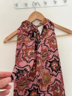 Lang halterneck kjole fra Karmamia