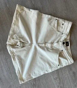 Lee Stella creme shorts