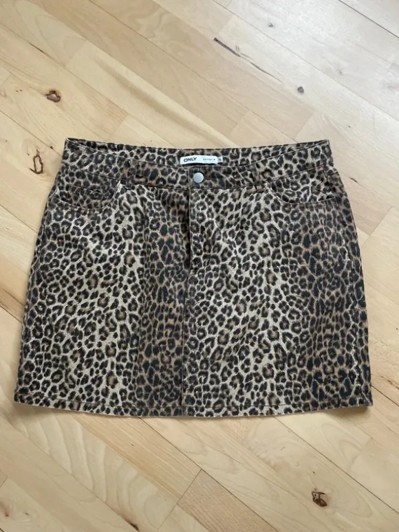 Leopard nederdel fra Only