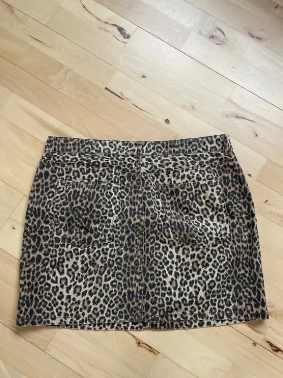 Leopard nederdel fra Only
