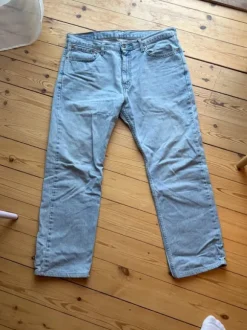 Levis 751