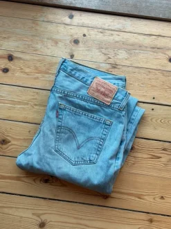 Levis 751