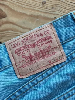 Levis 751