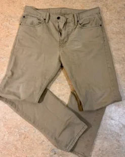 Levis 508 chinos