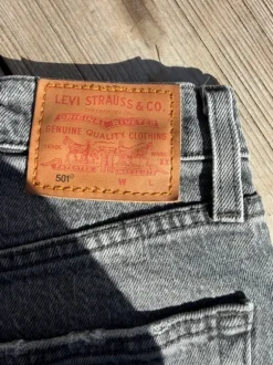 Levi’s 501 Cropped Gray W 23