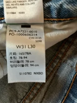Levi’s 565 jeans