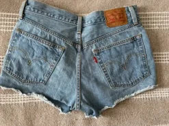 Levi’s 501 shorts w26