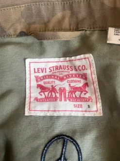 LEVI’S camo jakke