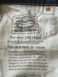 Levi’s jeans i mørkeblå W31/L32