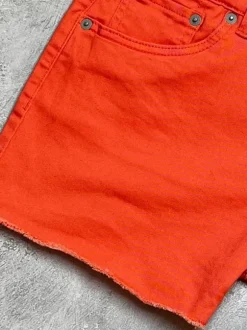Levi’s krótkie spodenki łososiowe slim nowe z metkami rozciągliwe bawełniane lato S 36