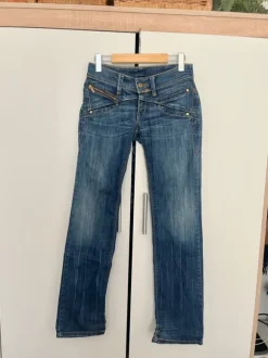 Levi’s lavtaljede jeans