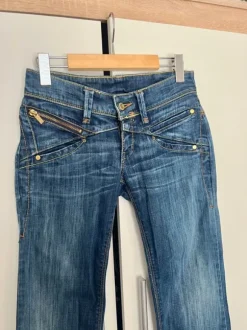 Levi’s lavtaljede jeans